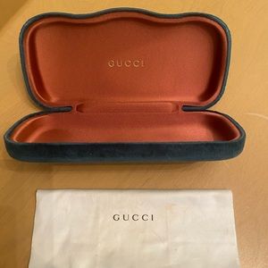 Gucci green velvet eyeglass case with cloth